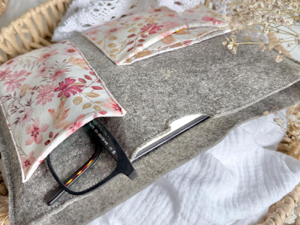 Buch- Tablethülle aus Filz mit Taschen - ITH-Stickdatei